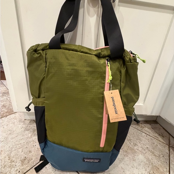 Patagonia Green and Blue Backpack with Pink Accent - Picture 3 of 9
